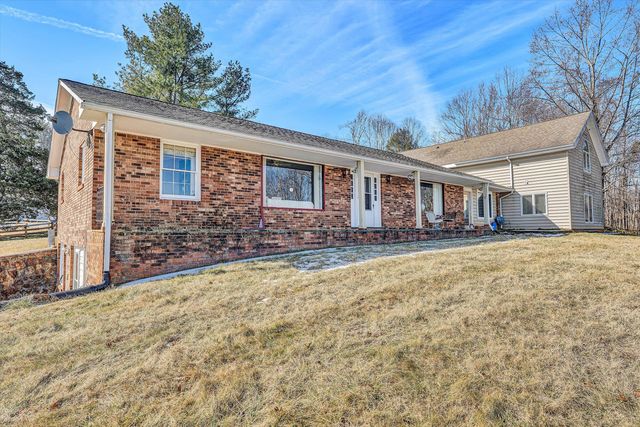 226 Magnolia LN, Callaway, VA 24067