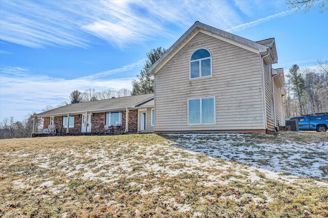 226 Magnolia LN, Callaway, VA 24067