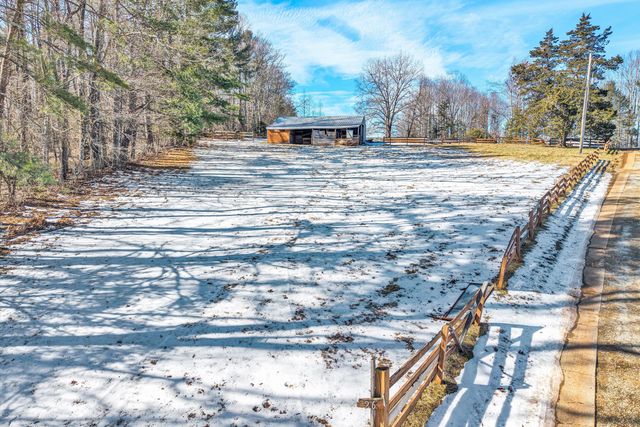 226 Magnolia LN, Callaway, VA 24067