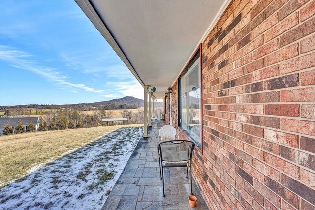 226 Magnolia LN, Callaway, VA 24067