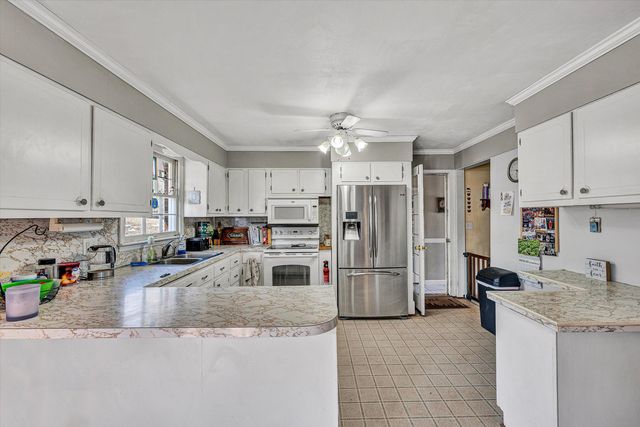 226 Magnolia LN, Callaway, VA 24067