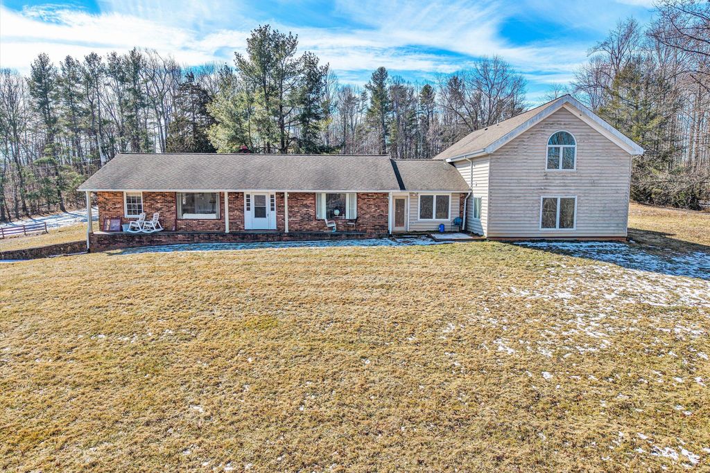 226 Magnolia LN, Callaway, VA 24067