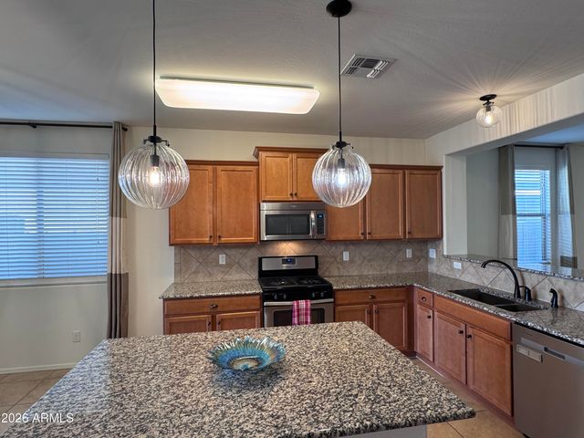 7031 W ALICIA Drive, Laveen, AZ 85339