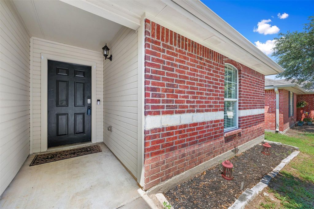 109 Calcite LN, Jarrell, TX 76537