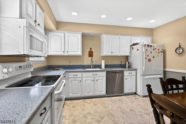 15 Hampton Ct, Bernards Twp., NJ 07920
