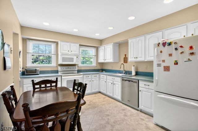15 Hampton Ct, Bernards Twp., NJ 07920