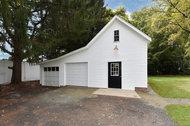8 Wells Avenue, East Hampton, CT 06424