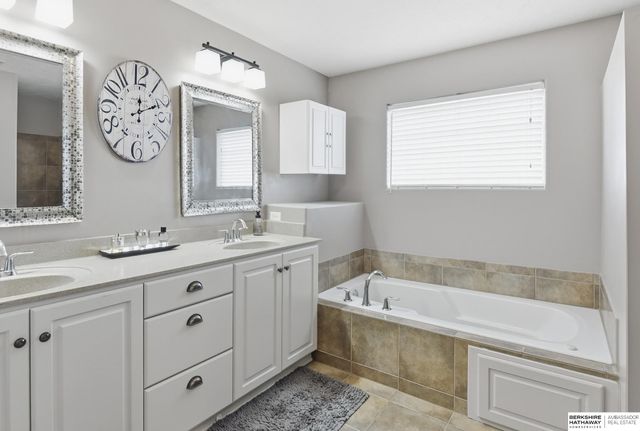 12206 Pintail Drive, Papillion, NE 68046