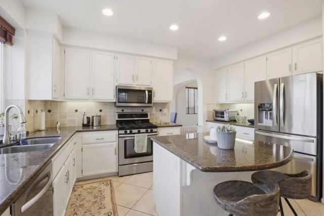 3275 Rancho Famosa, Carlsbad, CA 92009