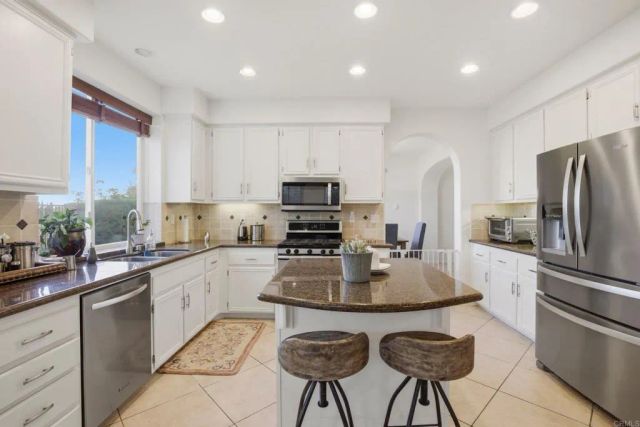 3275 Rancho Famosa, Carlsbad, CA 92009