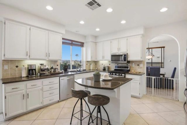 3275 Rancho Famosa, Carlsbad, CA 92009