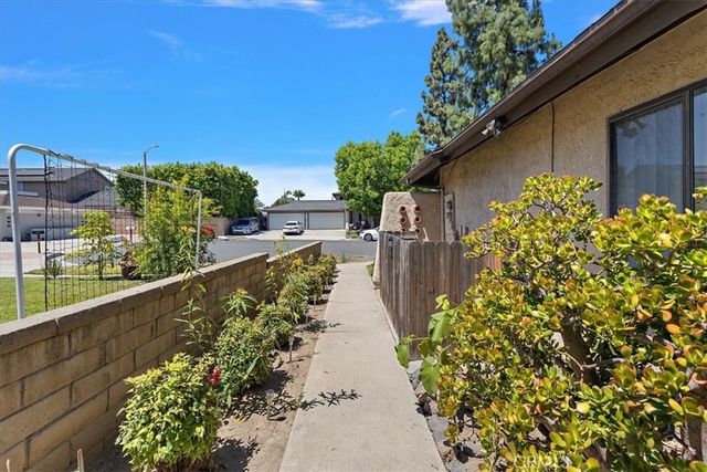 2210 E Buffalo, Santa Ana, CA 92705