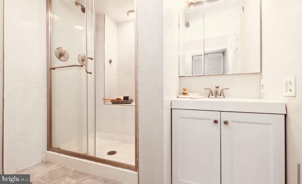 Image 12 of property listing at 14 N WOLFE ST N, Baltimore, MD 21231