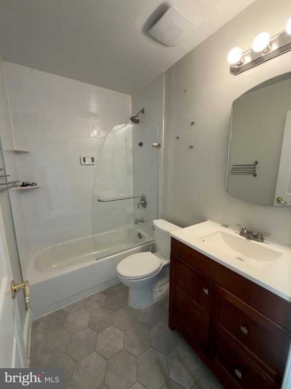 Image 26 of property listing at 14 N WOLFE ST N, Baltimore, MD 21231
