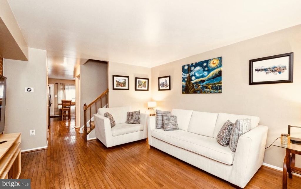 Image 6 of property listing at 14 N WOLFE ST N, Baltimore, MD 21231