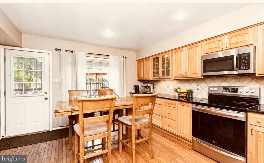Image 7 of property listing at 14 N WOLFE ST N, Baltimore, MD 21231