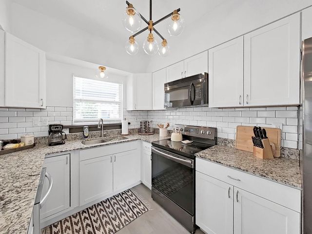 1215 E CURTIS STREET, Tampa, FL 33603