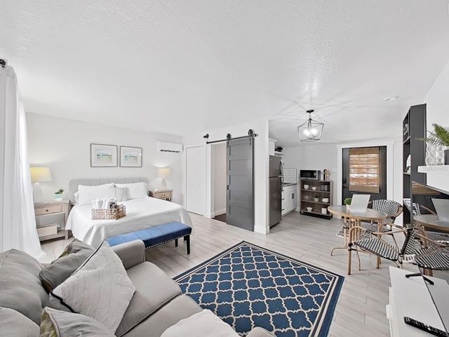 1215 E CURTIS STREET, Tampa, FL 33603