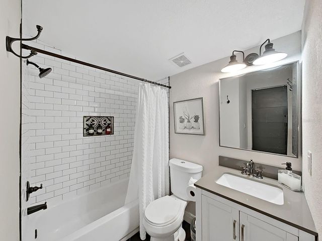 1215 E CURTIS STREET, Tampa, FL 33603