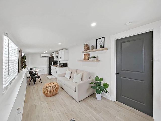 1215 E CURTIS STREET, Tampa, FL 33603