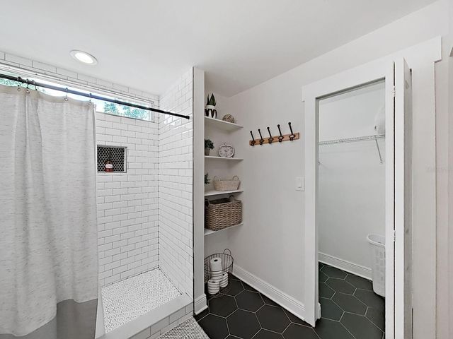 1215 E CURTIS STREET, Tampa, FL 33603