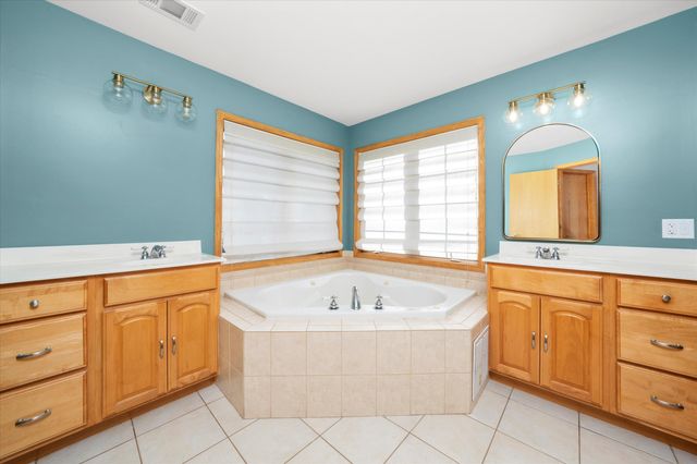 9925 Whitehall Garden, Munster, IN 46321