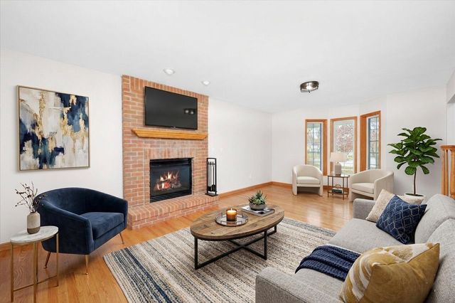 9925 Whitehall Garden, Munster, IN 46321