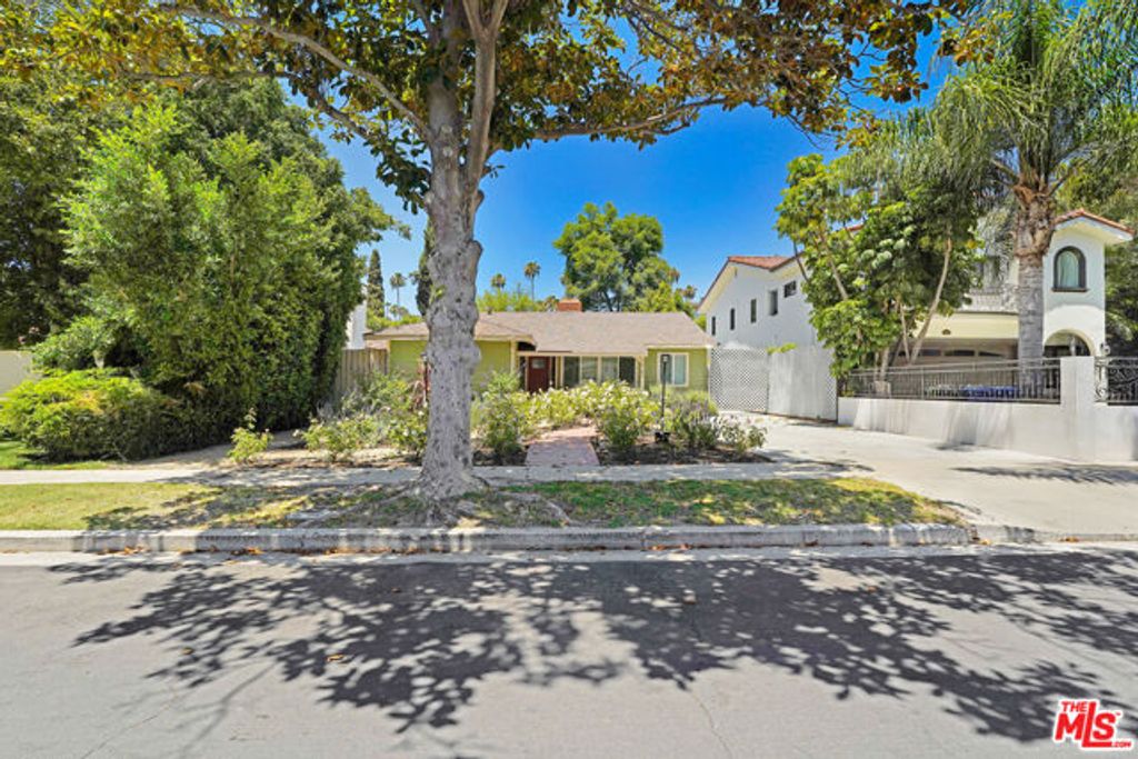 13143 Bloomfield Street, Sherman Oaks, CA 91423