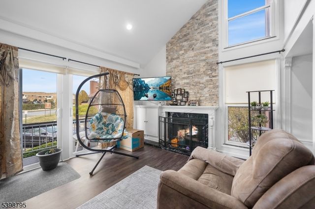 25 Bloomingdale Dr 1B, Hillsborough Twp., NJ 08844