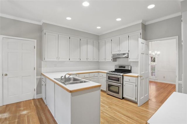 1090 Applecross Drive, Roswell, GA 30075