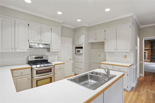 1090 Applecross Drive, Roswell, GA 30075
