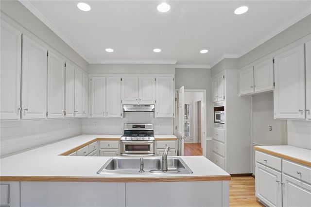 1090 Applecross Drive, Roswell, GA 30075