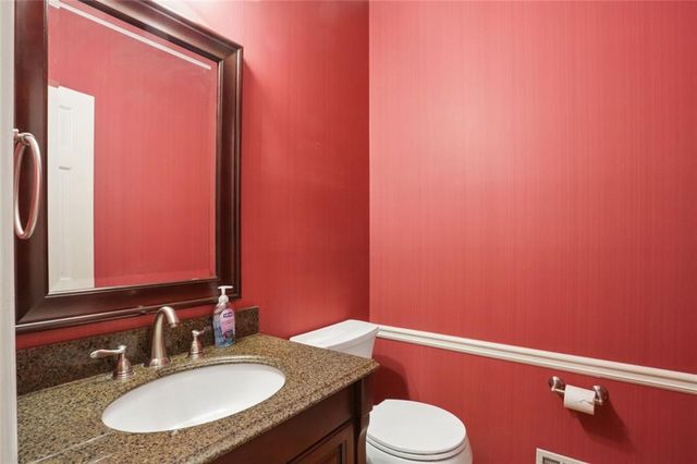 1090 Applecross Drive, Roswell, GA 30075