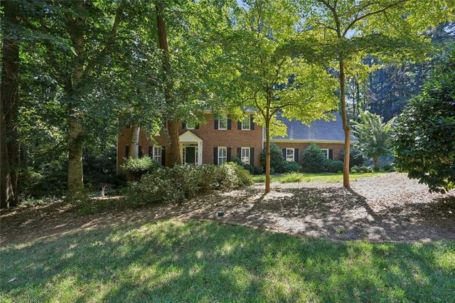 1090 Applecross Drive, Roswell, GA 30075