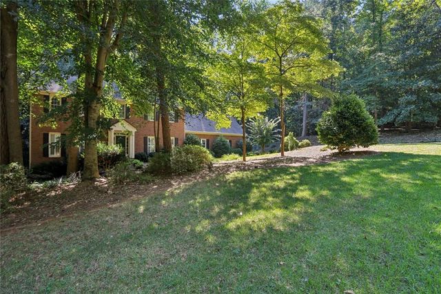 1090 Applecross Drive, Roswell, GA 30075