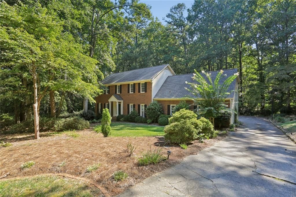 1090 Applecross Drive, Roswell, GA 30075