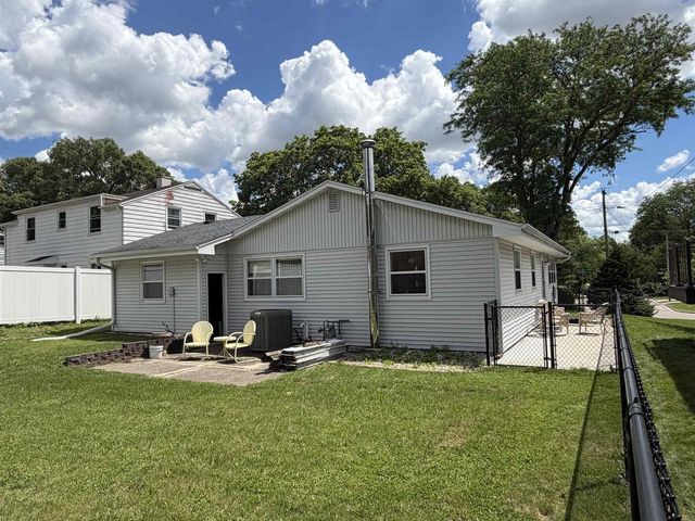 1348 Lincoln Court, Beloit, WI 53511