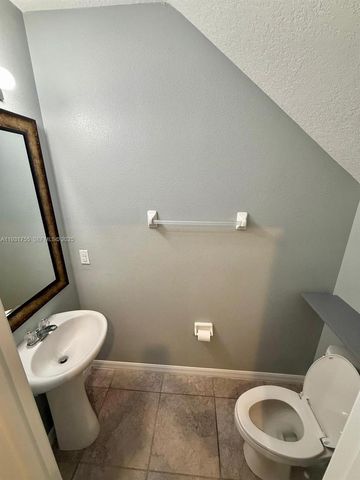 6821 Blue Moon Way, Sun City Center, FL 33573