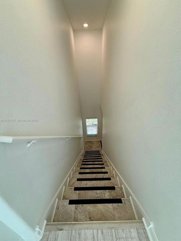 6821 Blue Moon Way, Sun City Center, FL 33573