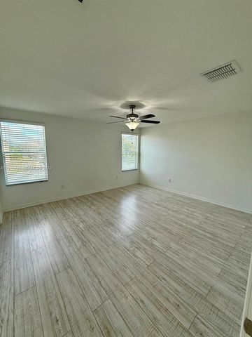 6821 Blue Moon Way, Sun City Center, FL 33573