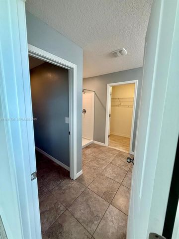 6821 Blue Moon Way, Sun City Center, FL 33573