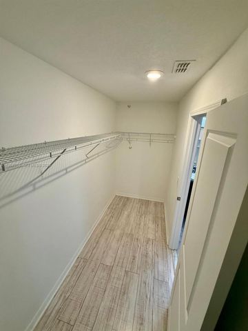 6821 Blue Moon Way, Sun City Center, FL 33573