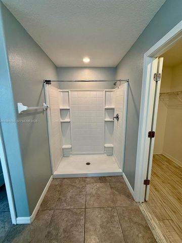 6821 Blue Moon Way, Sun City Center, FL 33573