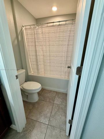 6821 Blue Moon Way, Sun City Center, FL 33573