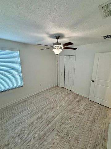 6821 Blue Moon Way, Sun City Center, FL 33573