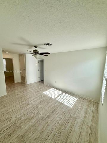 6821 Blue Moon Way, Sun City Center, FL 33573