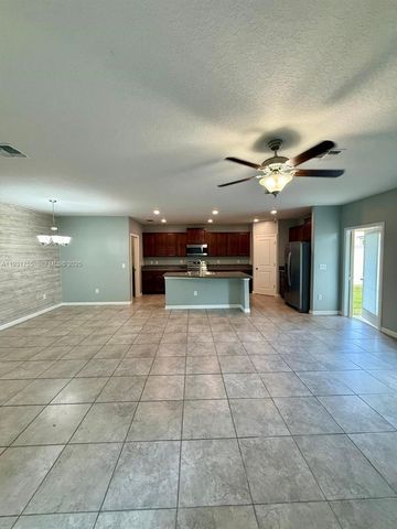 6821 Blue Moon Way, Sun City Center, FL 33573
