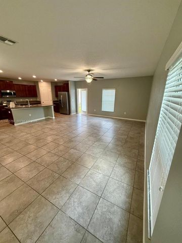 6821 Blue Moon Way, Sun City Center, FL 33573