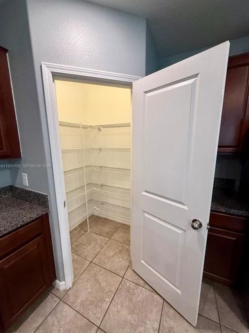 6821 Blue Moon Way, Sun City Center, FL 33573