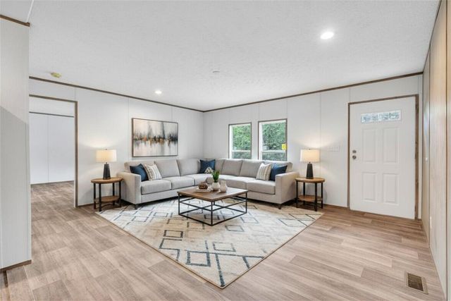 107 Chantilly Circle, Starr, SC 29684